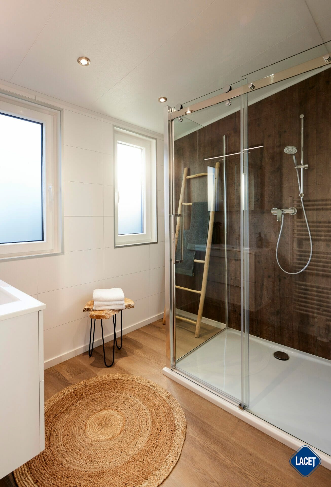 Mobilheim mit begehbarer Dusche