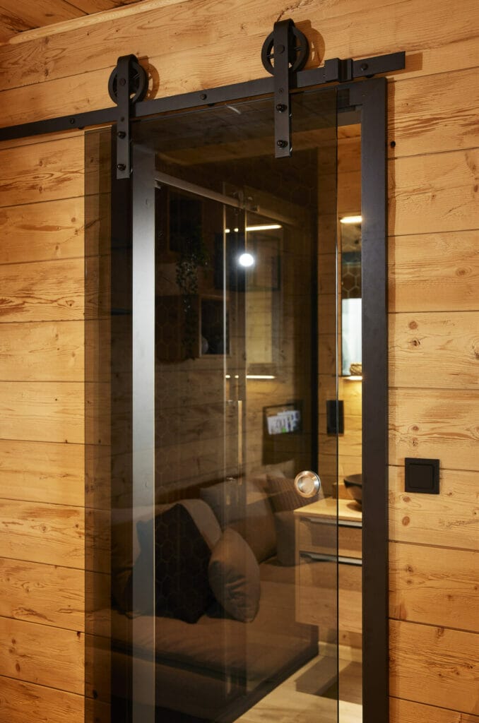 Mobilheim mit Sauna mit Sitzbank für zwei Personen