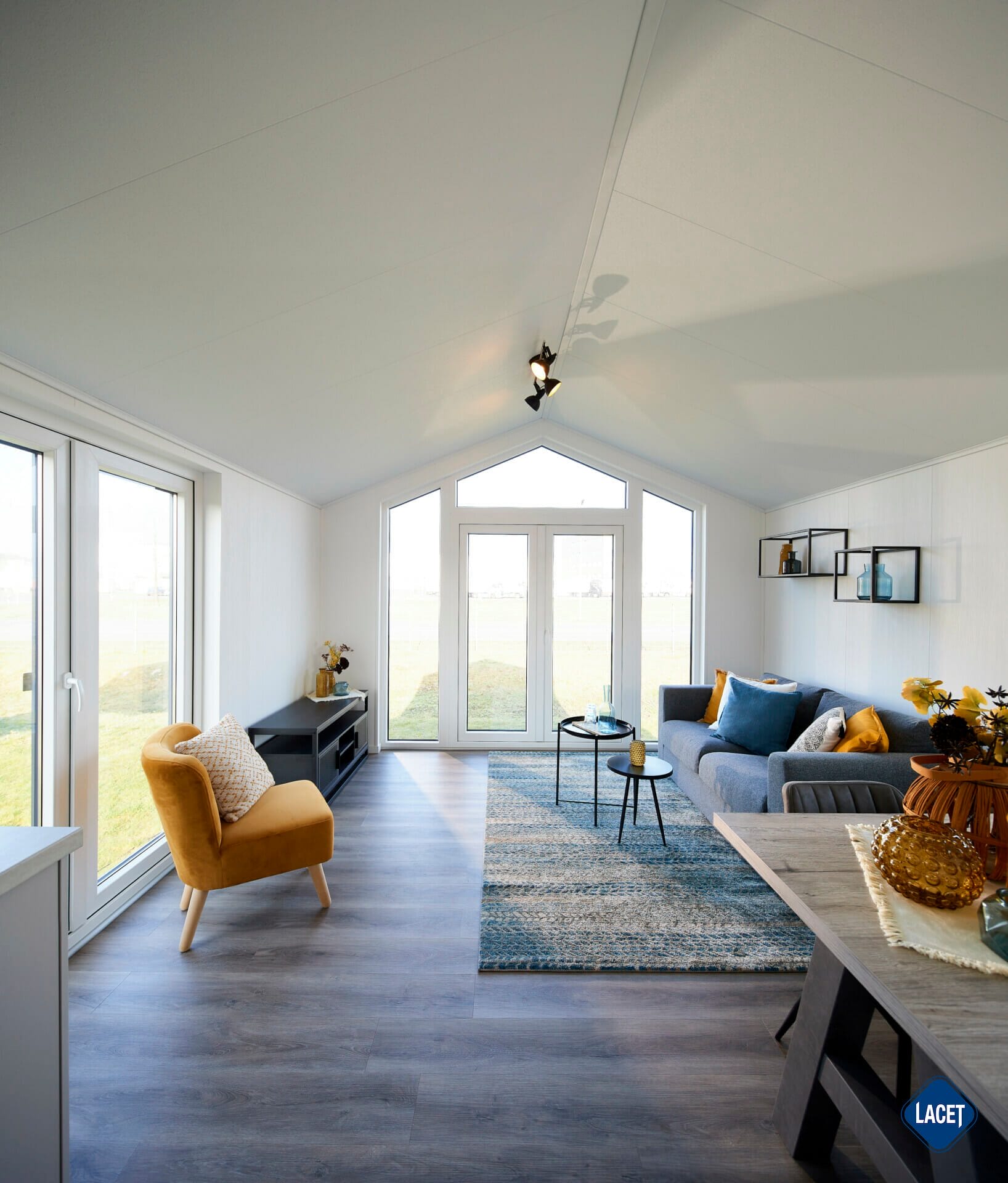 Noble Ausstattung im offenen Wohn-/Essbereich