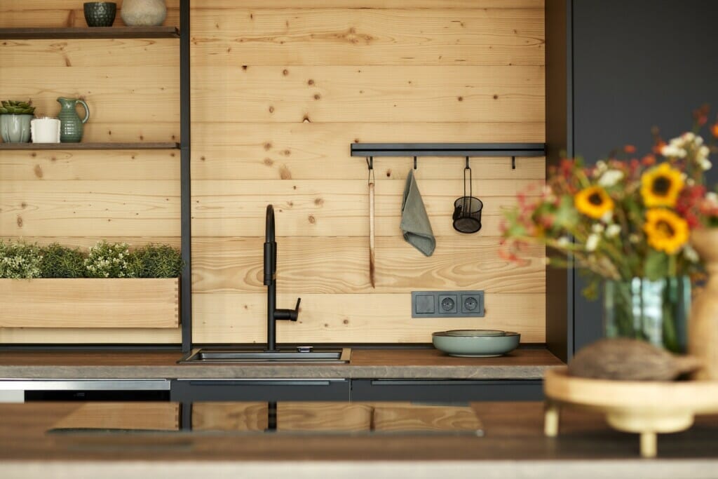 Spüle in Edelstahl im Holz Chalet
