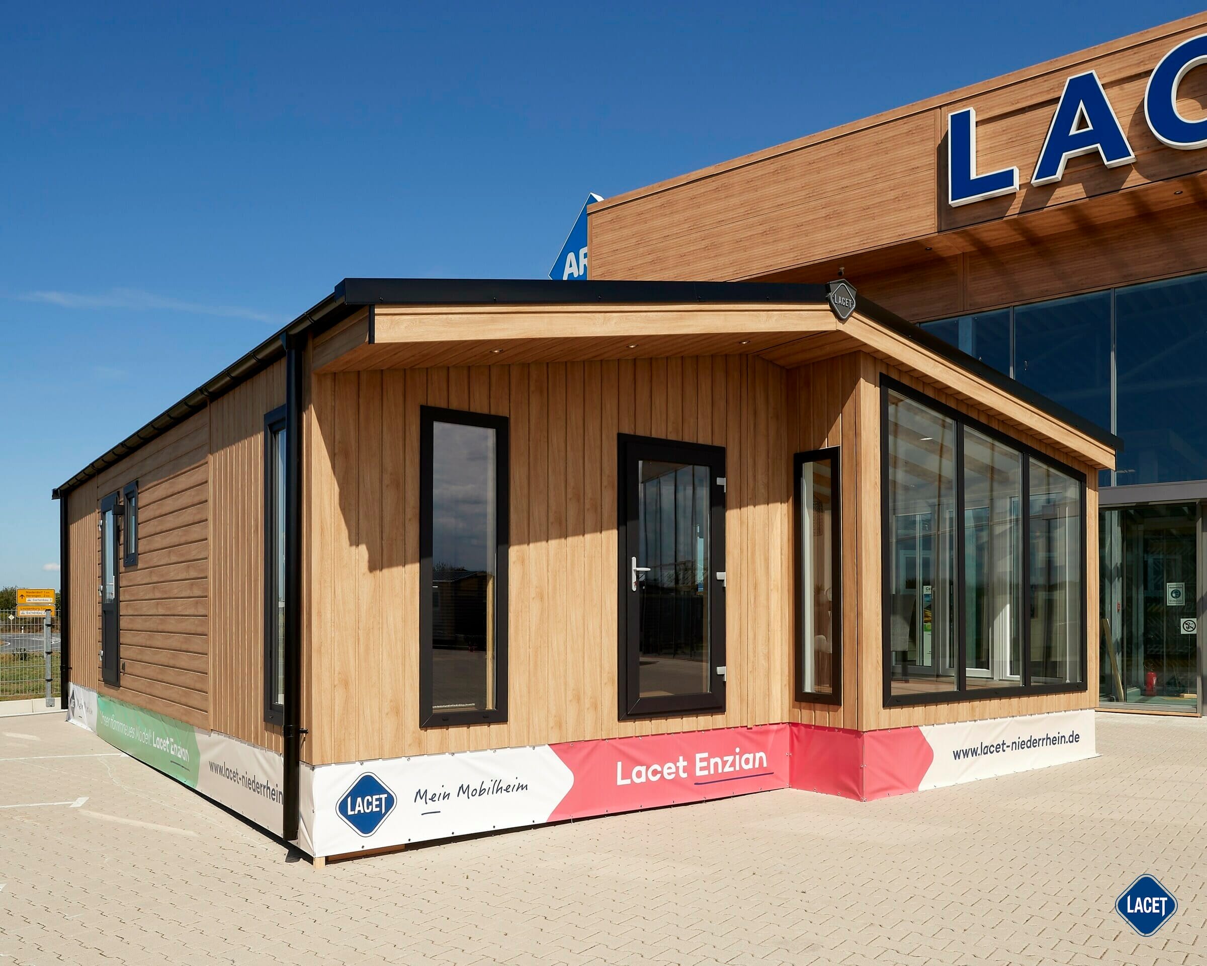 Große Fenster sorgen für viel Licht im LACET Enzian