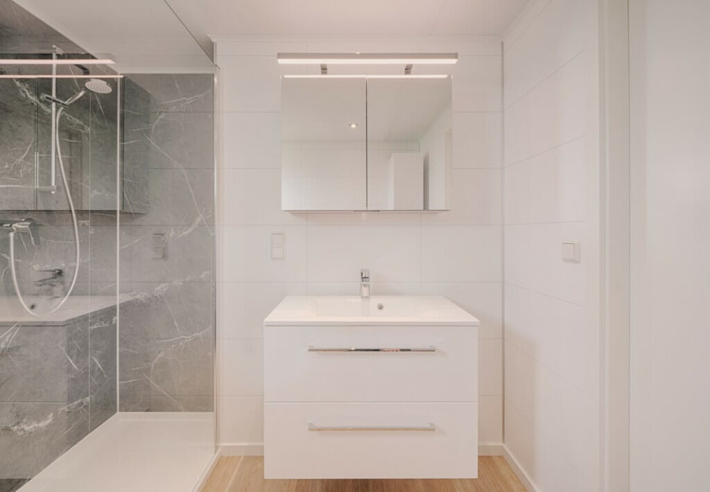 Waschtisch mit Unterschrank