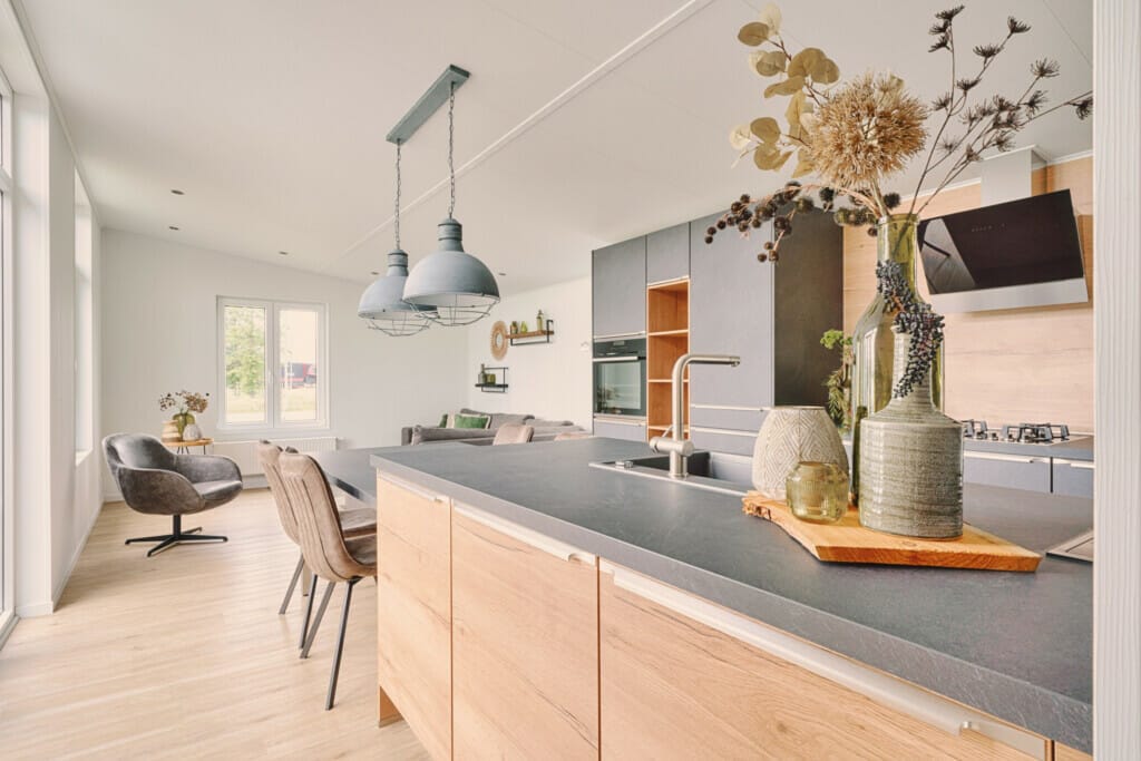 Hochwertige Kücheninsel für viel Freude beim Kochen im Mobilhaus