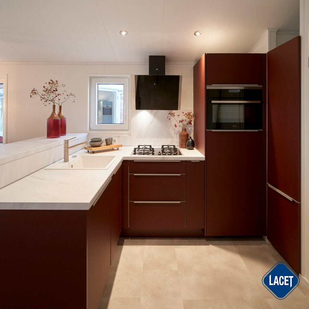 Luxus-Küche mit großzügiger Arbeitsfläche im LACET Mobilheim