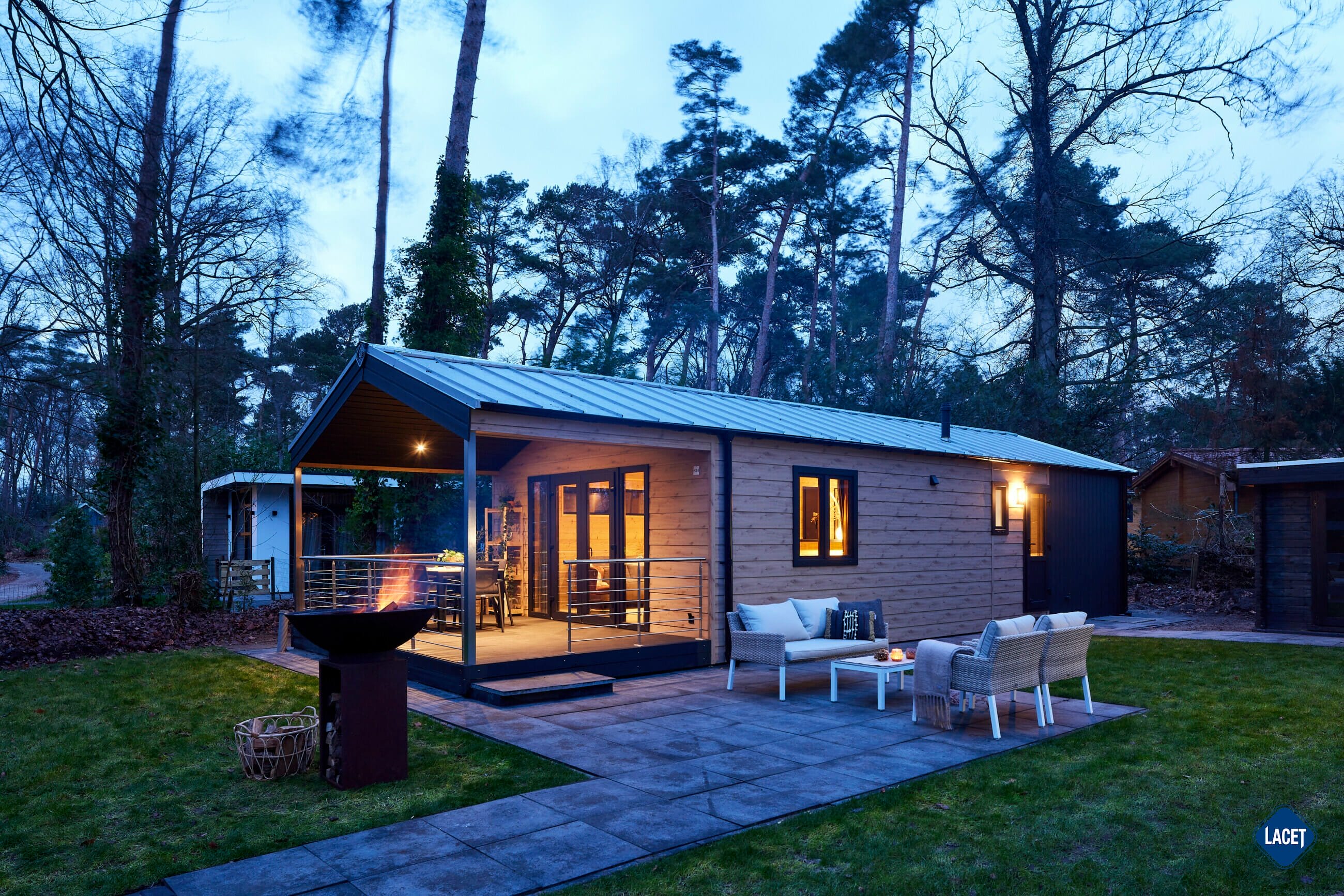 Außenansicht des Mobilheims LACET Nova mit Holz-Optik