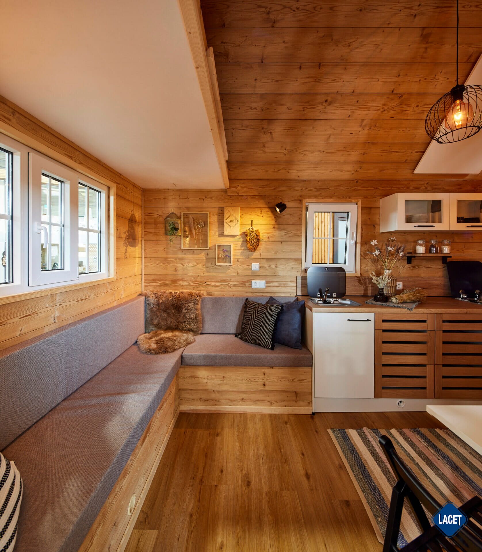 Gemütliche Sitzecke im Tiny House LACET Lille