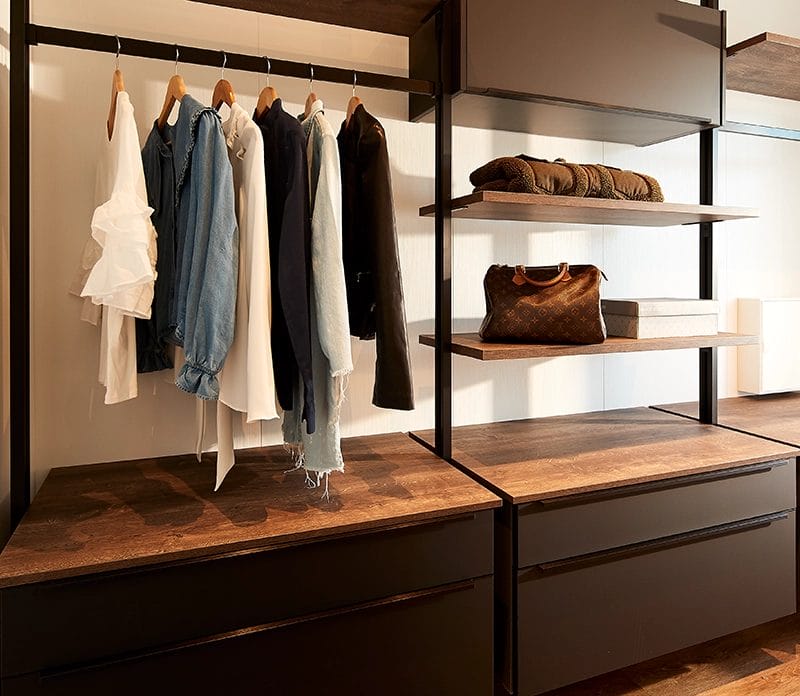 Begehbarer Kleiderschrank im Luxus Mobilheim