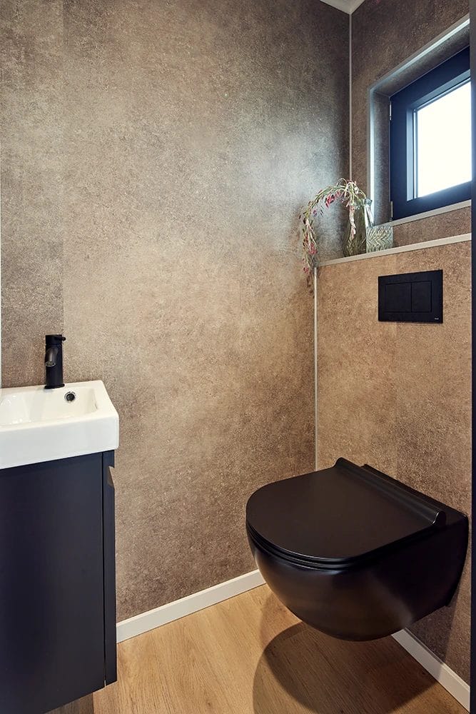 Mobilheim Elano mit Toilette in schwarzem Design