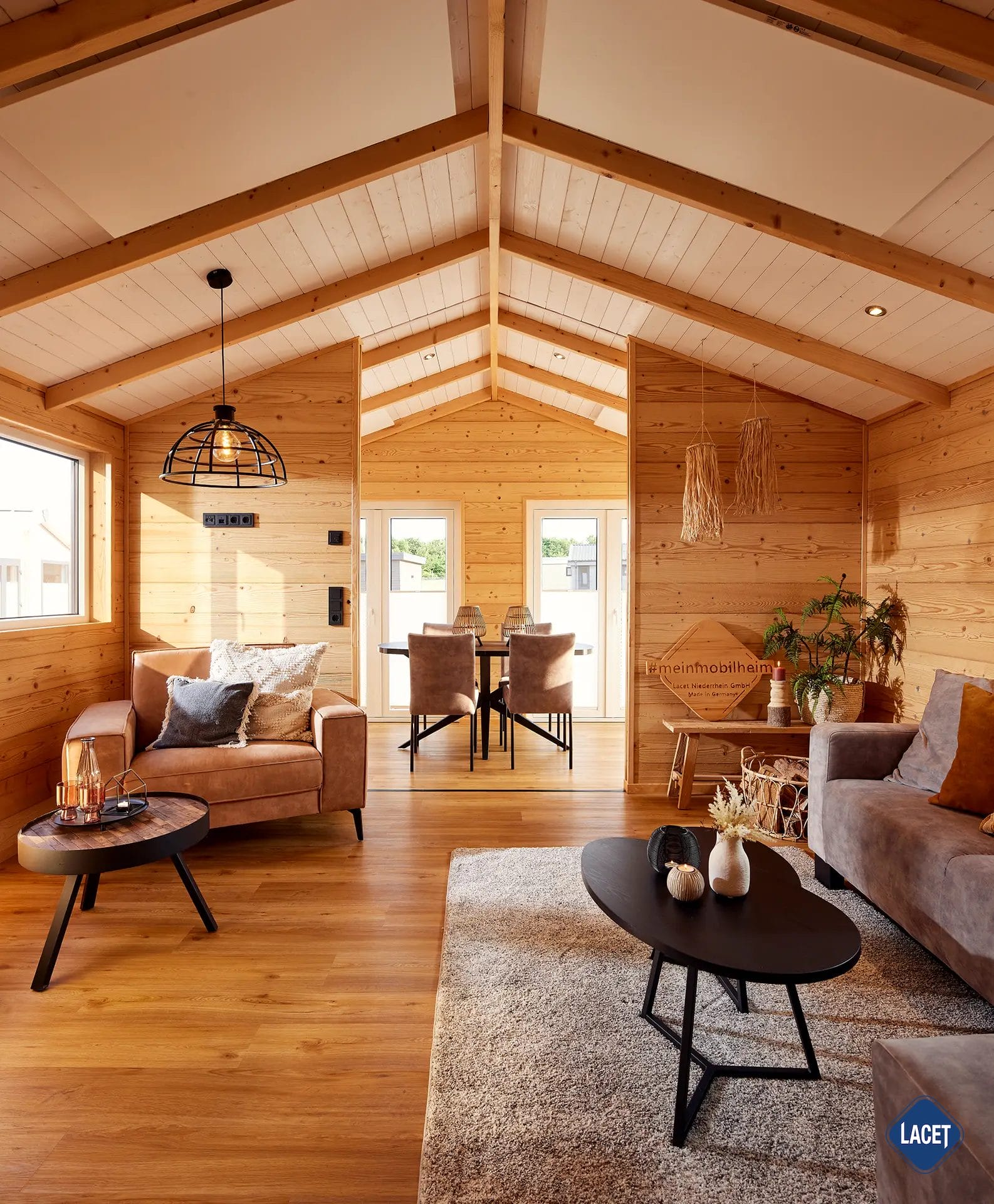 Helles Holzchalet LACET Nordica