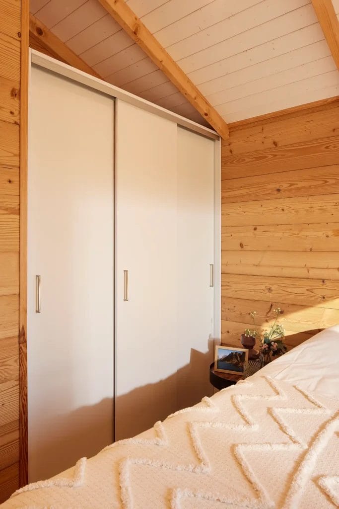LACET Nordica Schlafzimmer mit viel Stauraum