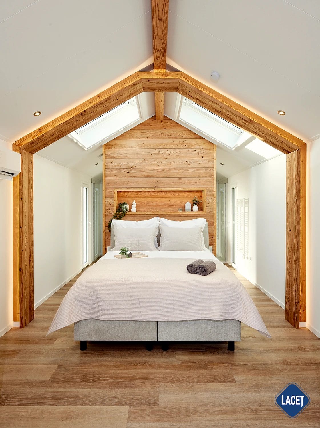 mobilheim-lacet-aiven-boxspringbett Schlafzimmer LACET Aiven mit Boxspringbett und Sky View