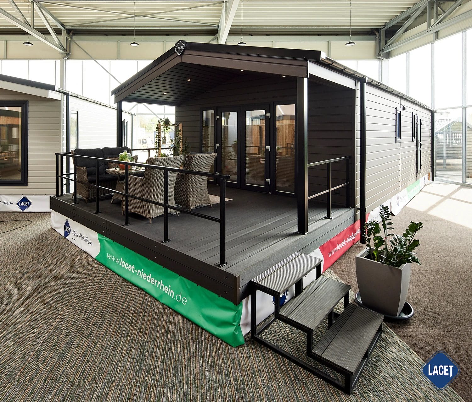 Mobilheim LACET Oregon mit 50m2 Außenansicht