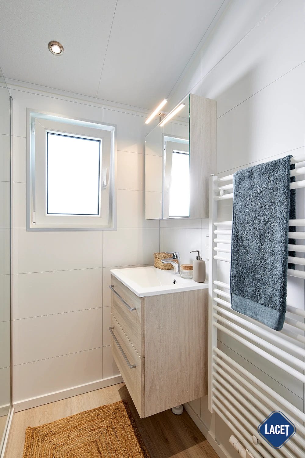 Modernes Badezimmer im LACET Oregon