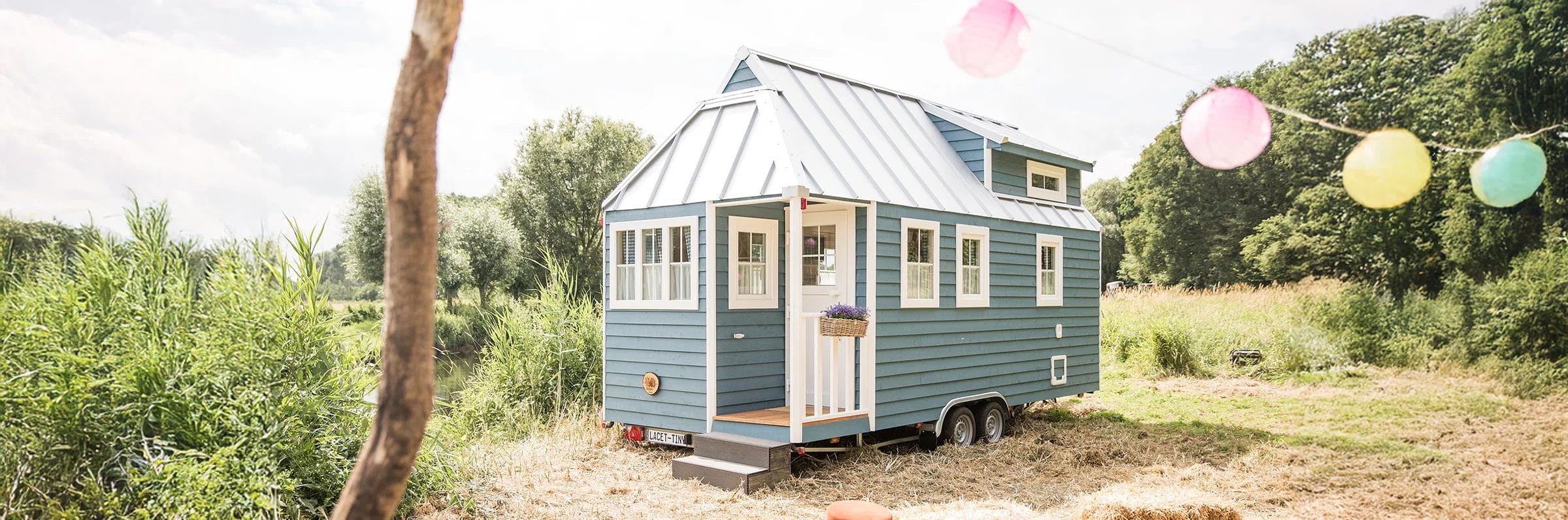 tiny-house-lacet-nrw Freistehendes Tiny House von LACET auf einer Wiese